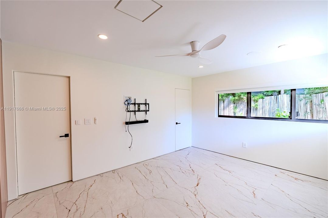 В аренду: $10,500 (2 спален, 2 ванн, 1580 Квадратных фут)