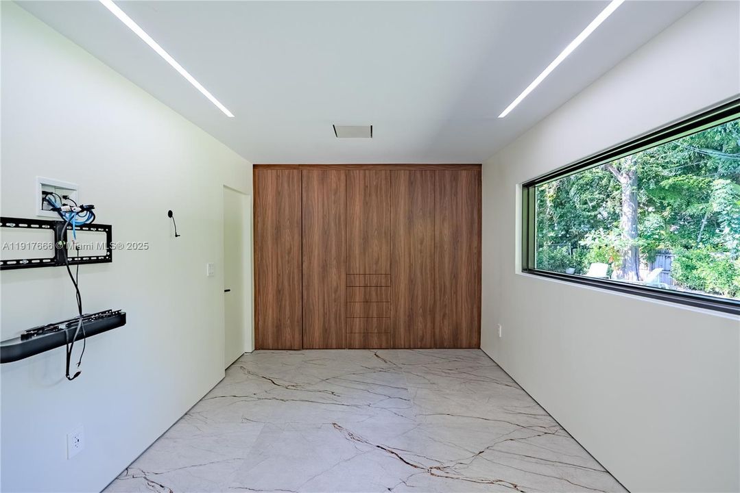 В аренду: $10,500 (2 спален, 2 ванн, 1580 Квадратных фут)