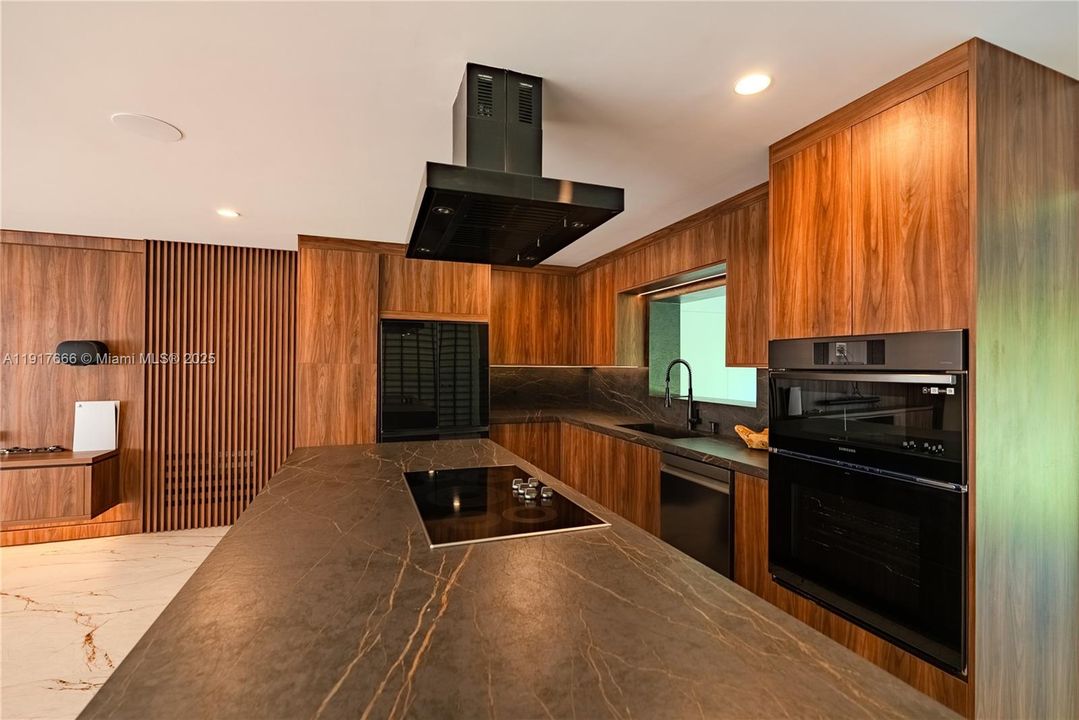 В аренду: $10,500 (2 спален, 2 ванн, 1580 Квадратных фут)