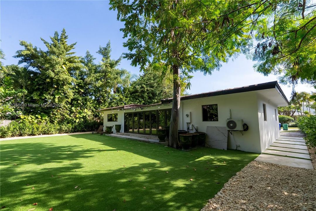 В аренду: $10,500 (2 спален, 2 ванн, 1580 Квадратных фут)