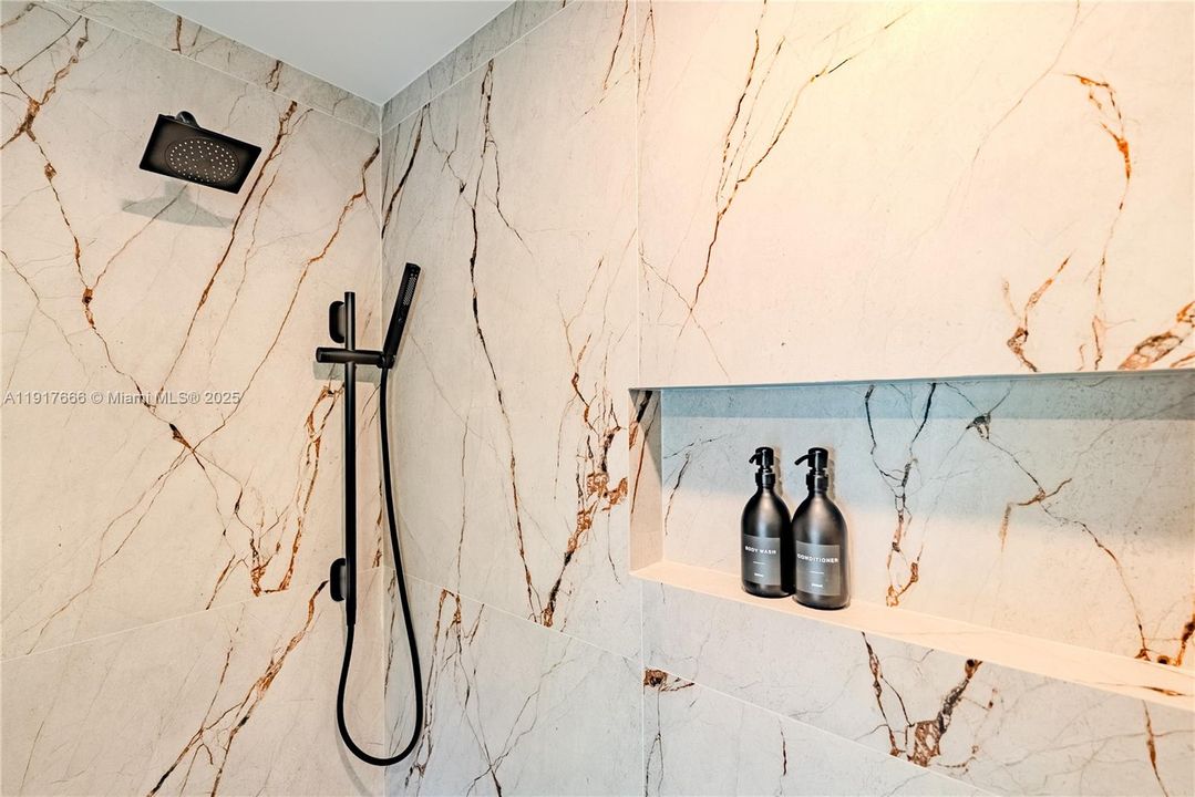 В аренду: $10,500 (2 спален, 2 ванн, 1580 Квадратных фут)