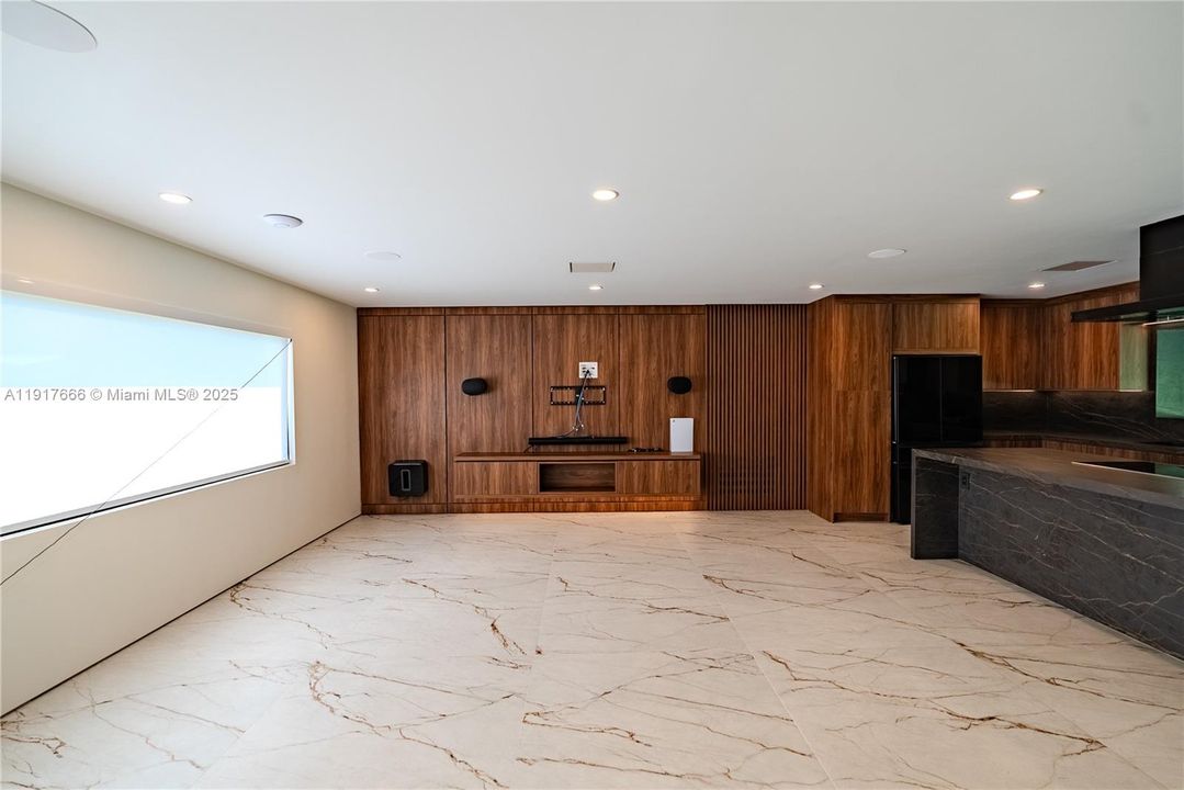 В аренду: $10,500 (2 спален, 2 ванн, 1580 Квадратных фут)