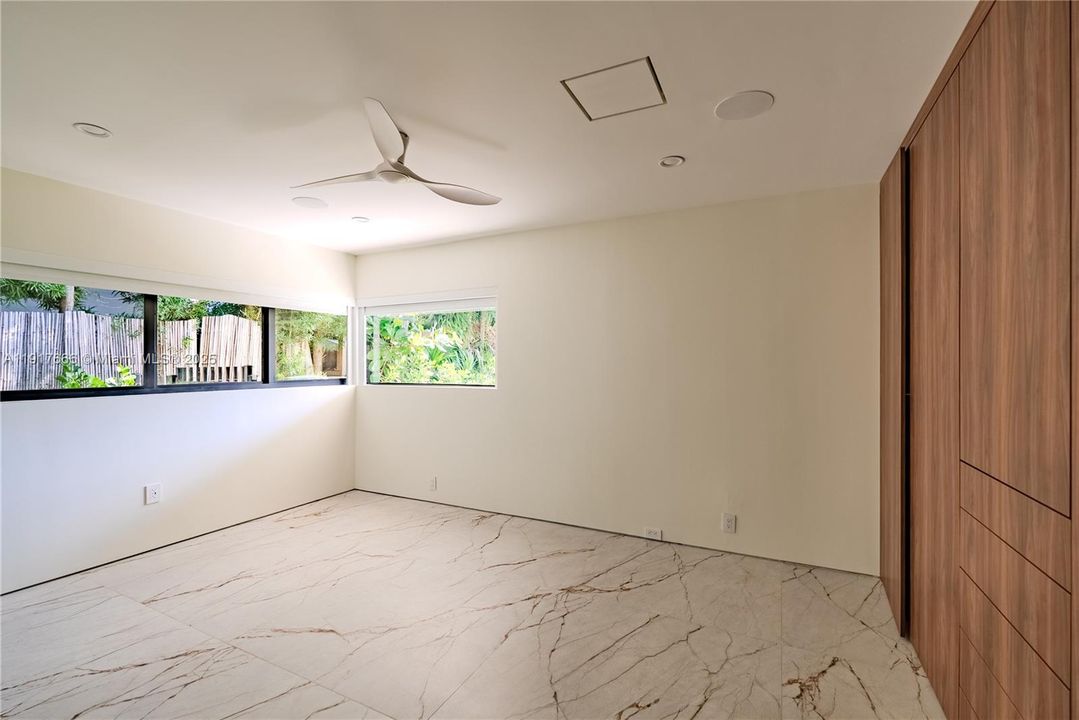 В аренду: $10,500 (2 спален, 2 ванн, 1580 Квадратных фут)