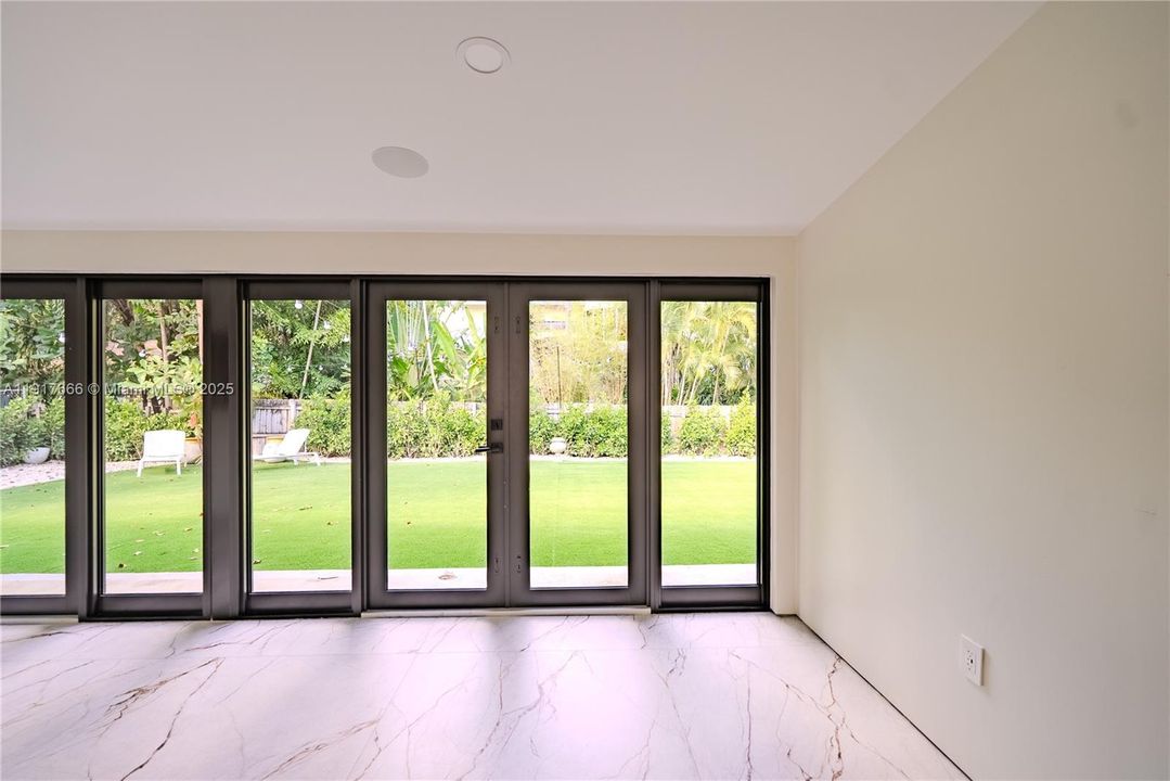 В аренду: $10,500 (2 спален, 2 ванн, 1580 Квадратных фут)