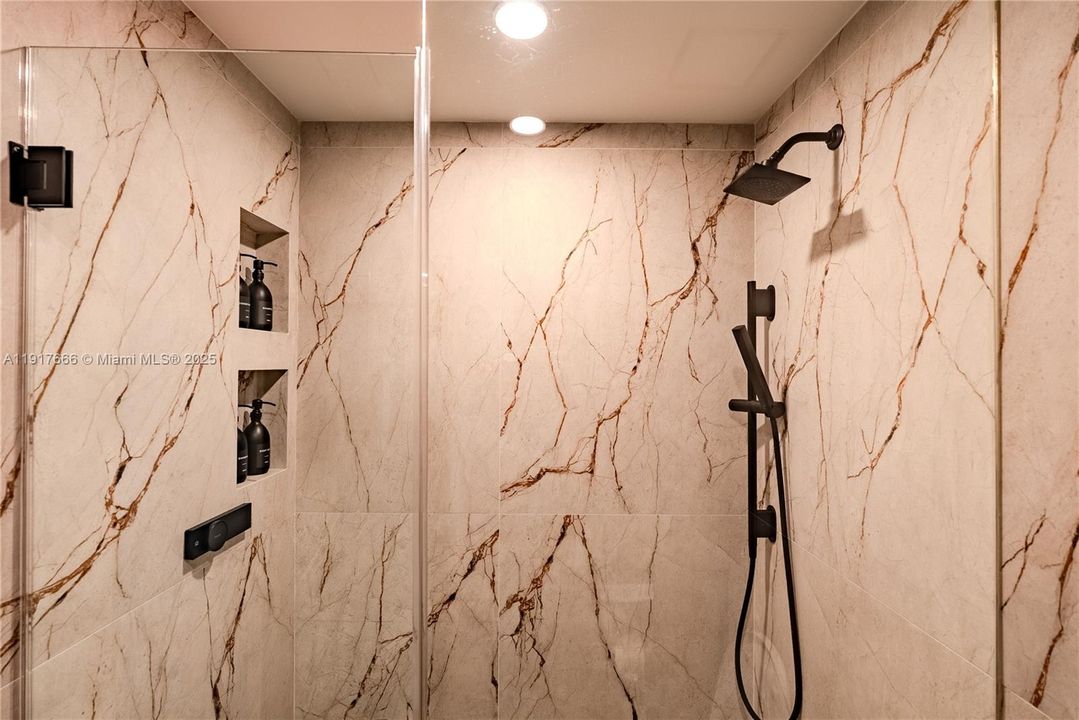 В аренду: $10,500 (2 спален, 2 ванн, 1580 Квадратных фут)