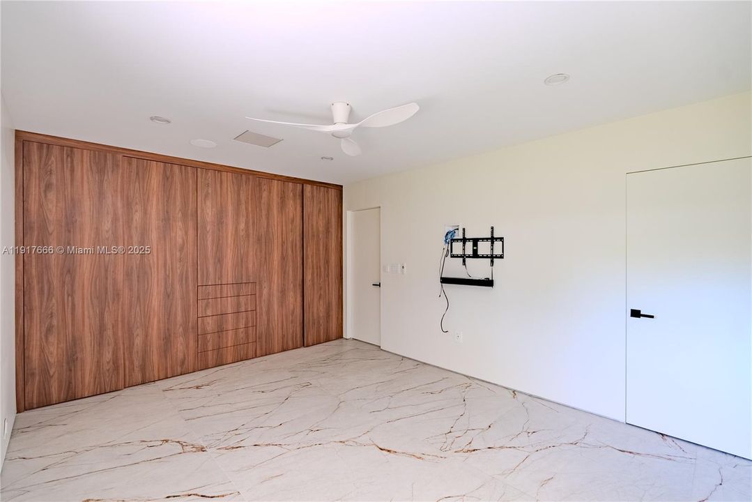 В аренду: $10,500 (2 спален, 2 ванн, 1580 Квадратных фут)