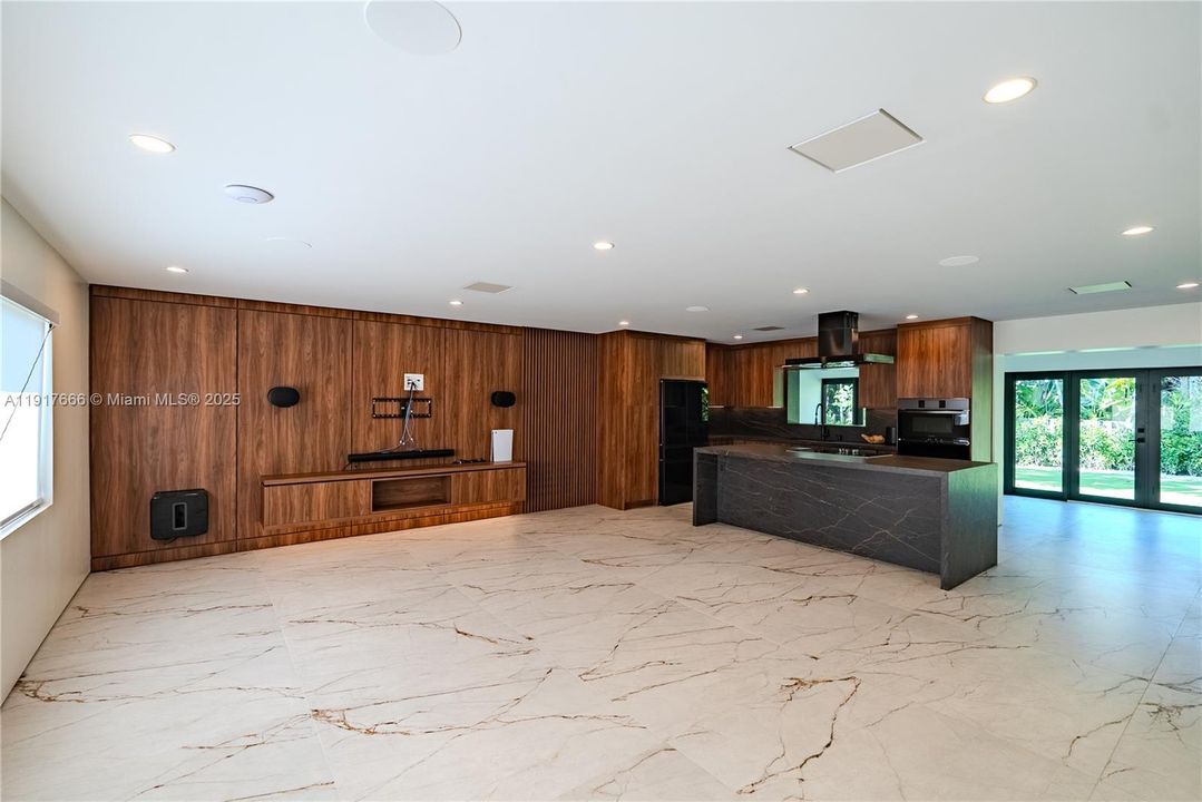 В аренду: $10,500 (2 спален, 2 ванн, 1580 Квадратных фут)