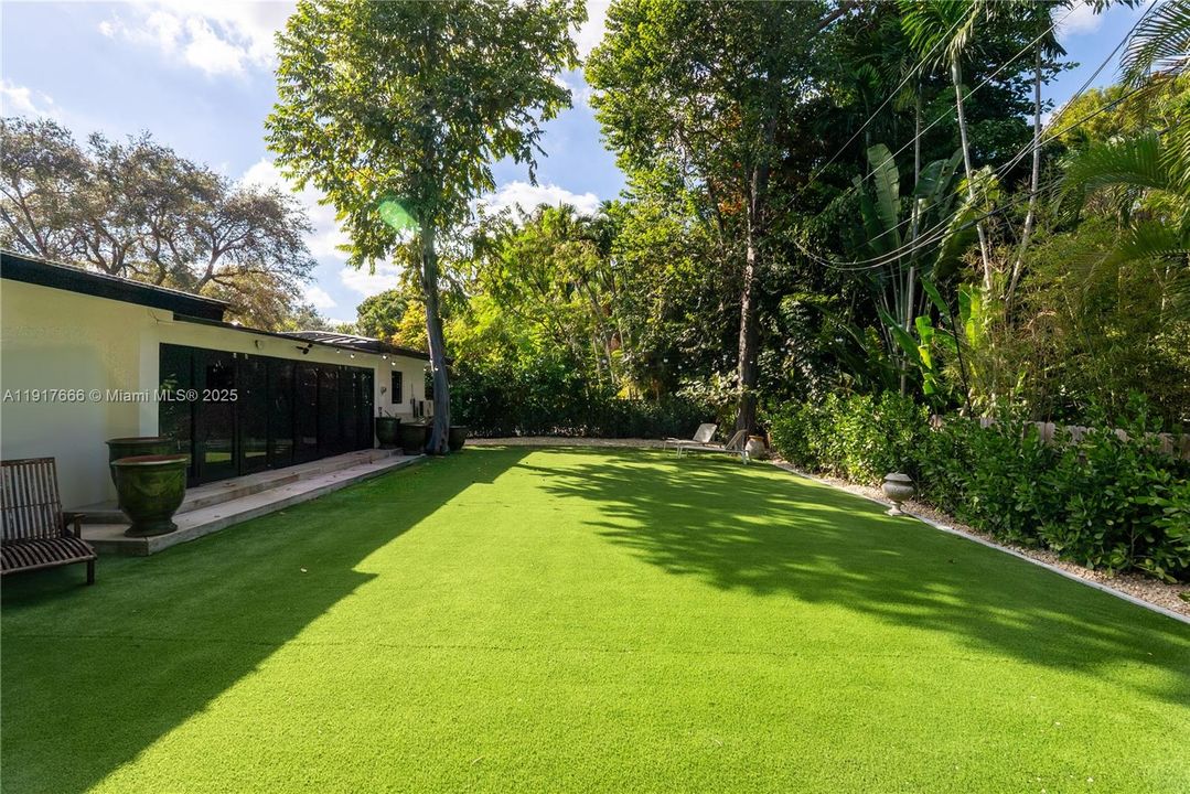 В аренду: $10,500 (2 спален, 2 ванн, 1580 Квадратных фут)