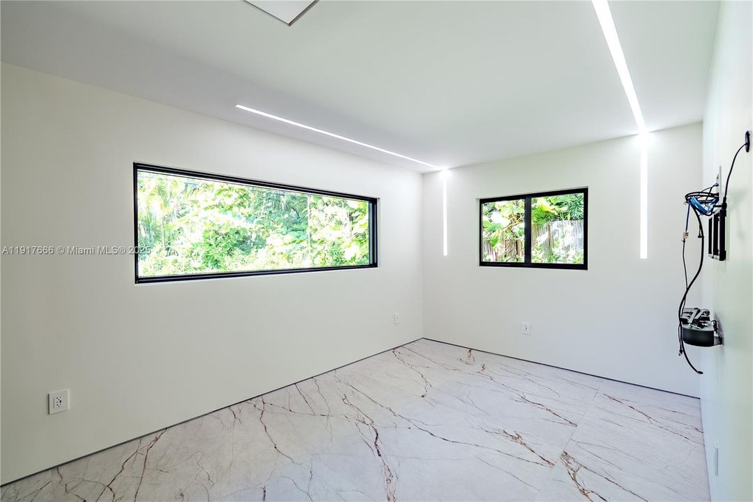 В аренду: $10,500 (2 спален, 2 ванн, 1580 Квадратных фут)