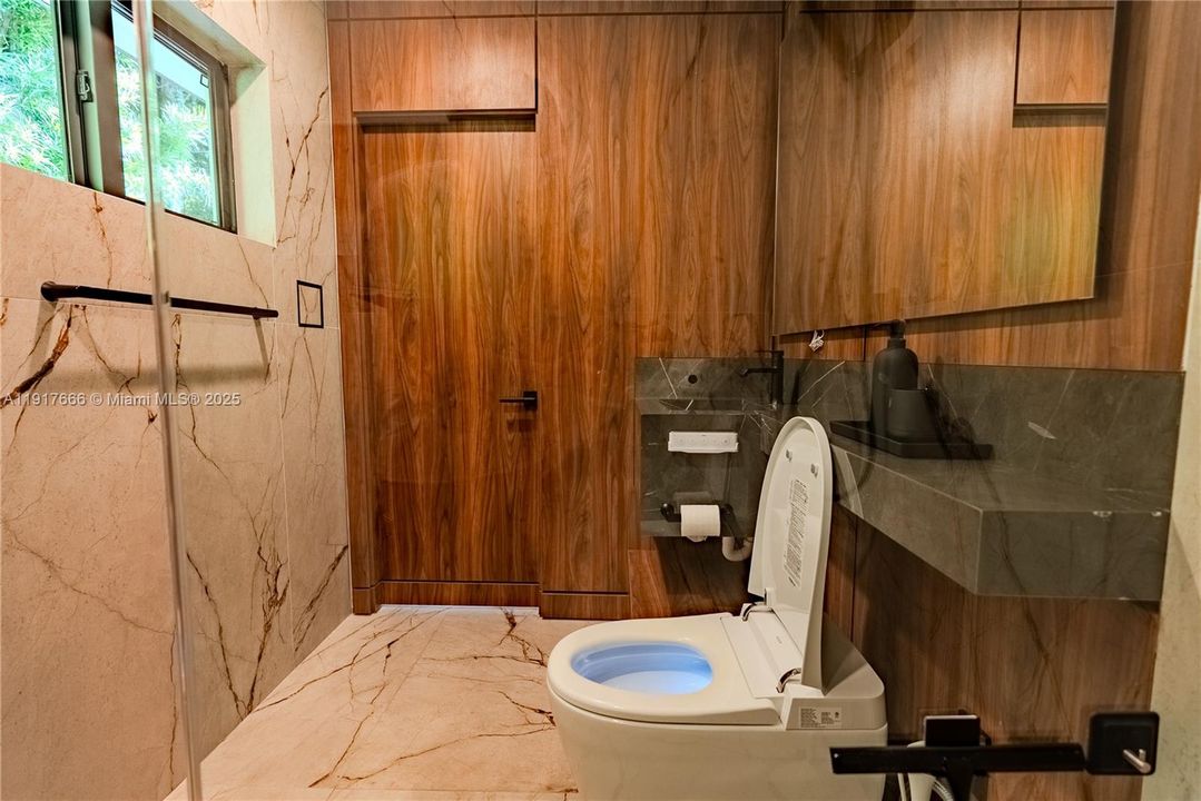 В аренду: $10,500 (2 спален, 2 ванн, 1580 Квадратных фут)