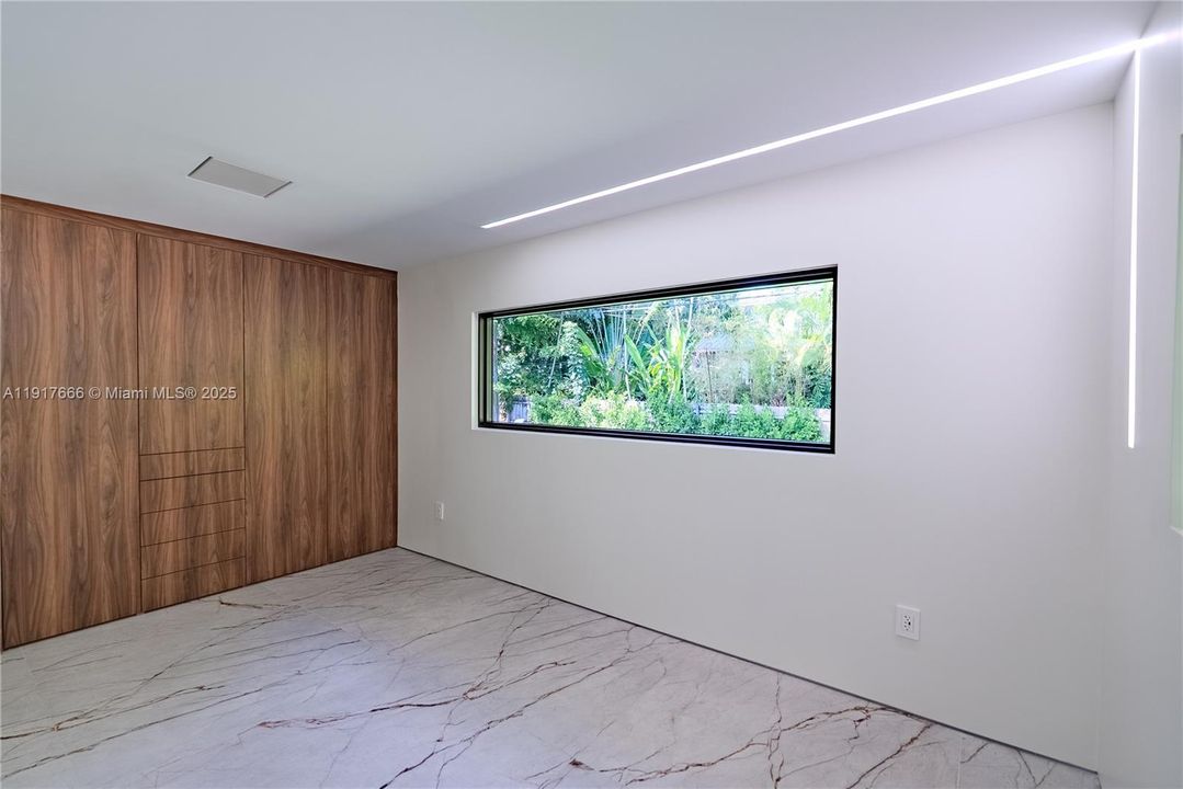 В аренду: $10,500 (2 спален, 2 ванн, 1580 Квадратных фут)