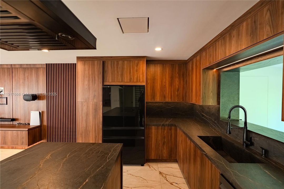 В аренду: $10,500 (2 спален, 2 ванн, 1580 Квадратных фут)