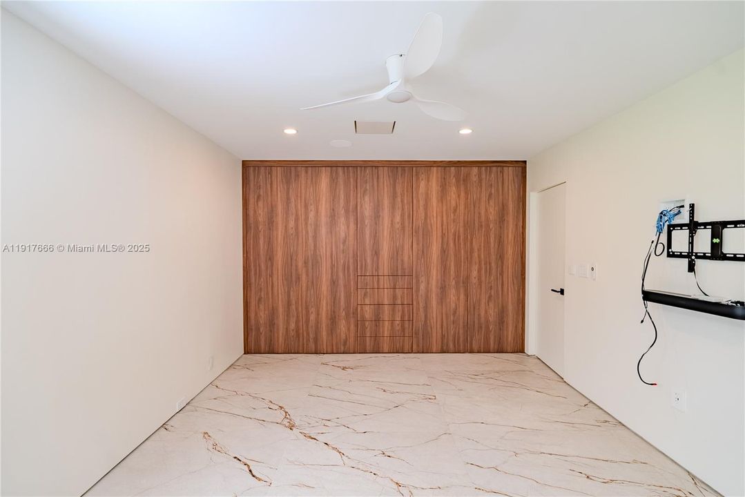 В аренду: $10,500 (2 спален, 2 ванн, 1580 Квадратных фут)