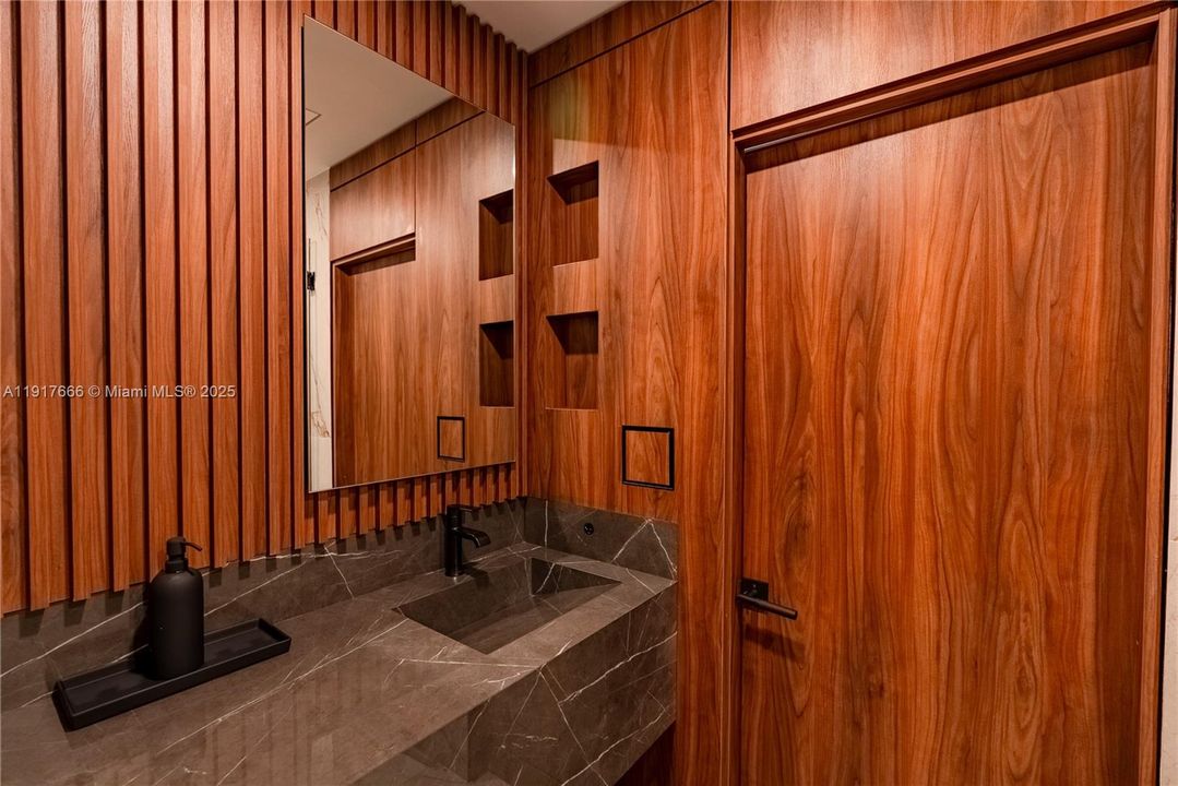 В аренду: $10,500 (2 спален, 2 ванн, 1580 Квадратных фут)