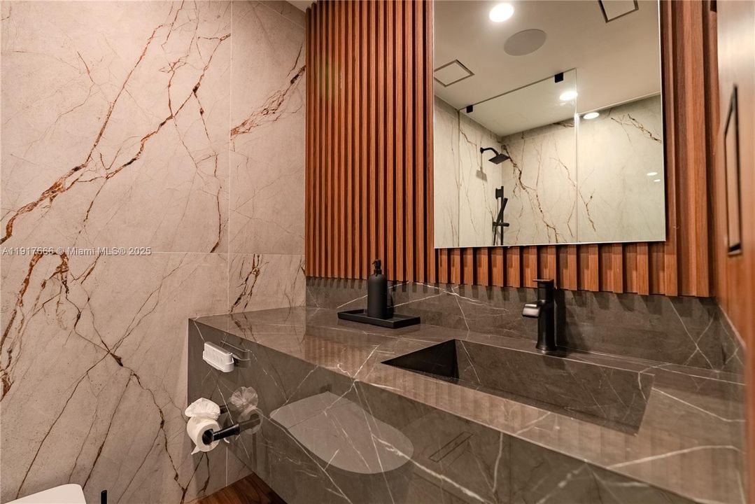 В аренду: $10,500 (2 спален, 2 ванн, 1580 Квадратных фут)