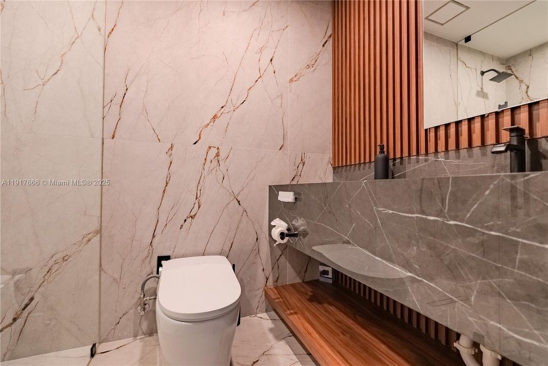 В аренду: $10,500 (2 спален, 2 ванн, 1580 Квадратных фут)