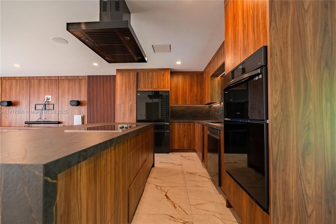 В аренду: $10,500 (2 спален, 2 ванн, 1580 Квадратных фут)