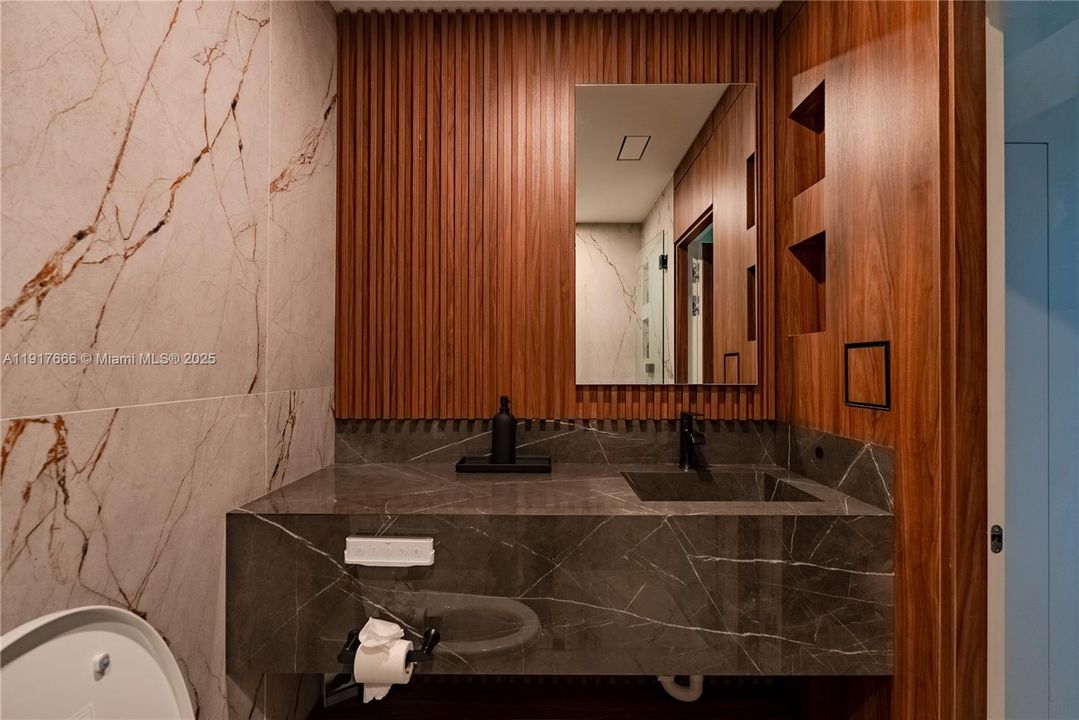 В аренду: $10,500 (2 спален, 2 ванн, 1580 Квадратных фут)