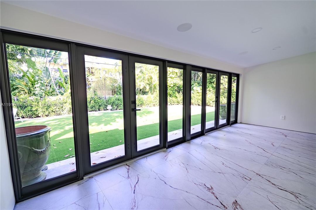 В аренду: $10,500 (2 спален, 2 ванн, 1580 Квадратных фут)