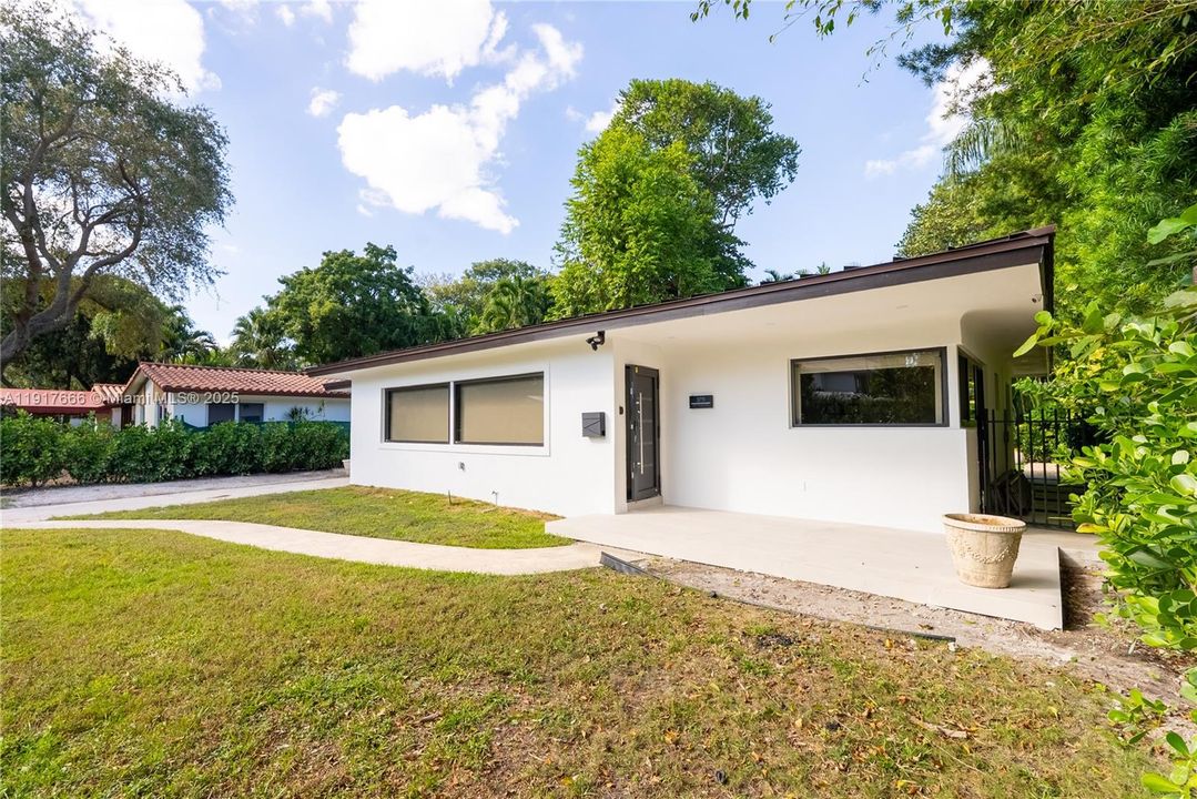 В аренду: $10,500 (2 спален, 2 ванн, 1580 Квадратных фут)