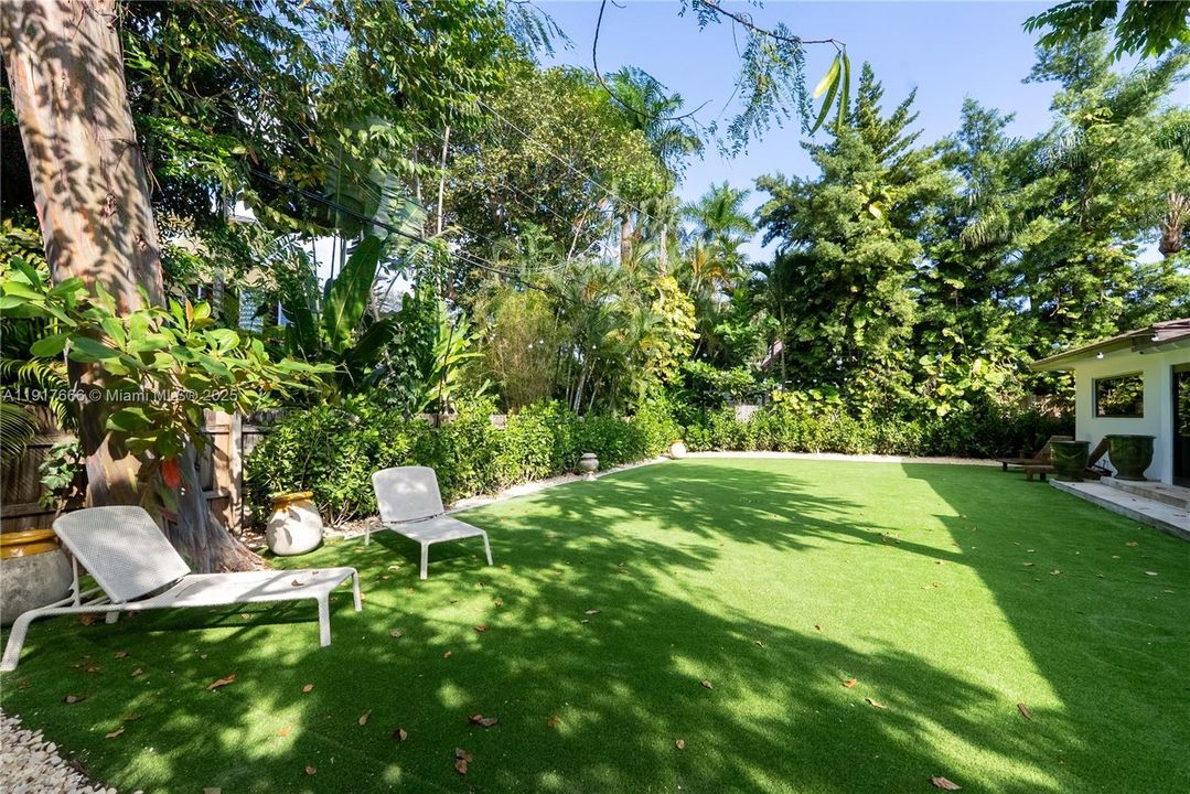 В аренду: $10,500 (2 спален, 2 ванн, 1580 Квадратных фут)