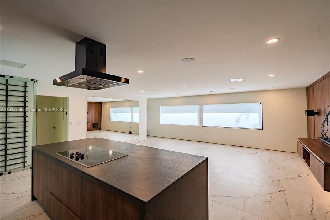 В аренду: $10,500 (2 спален, 2 ванн, 1580 Квадратных фут)