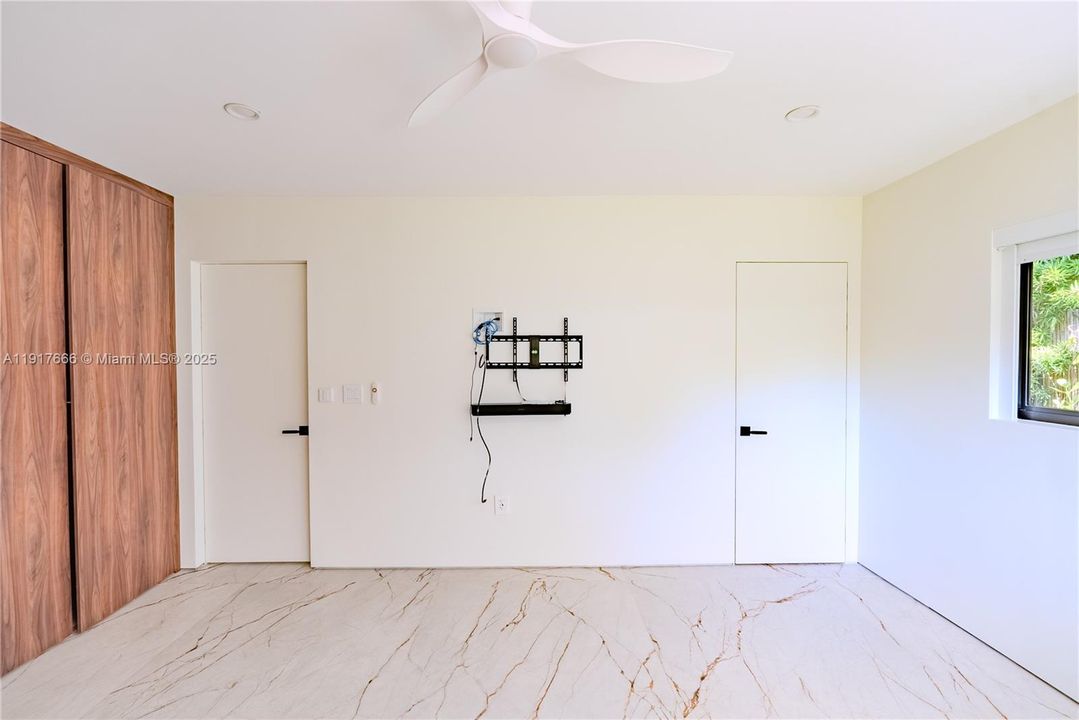 В аренду: $10,500 (2 спален, 2 ванн, 1580 Квадратных фут)