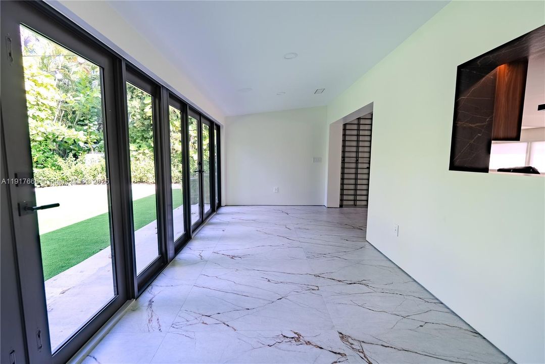 В аренду: $10,500 (2 спален, 2 ванн, 1580 Квадратных фут)