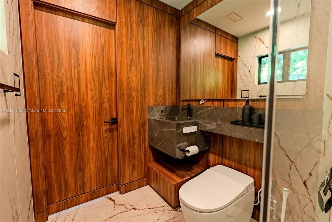 В аренду: $10,500 (2 спален, 2 ванн, 1580 Квадратных фут)