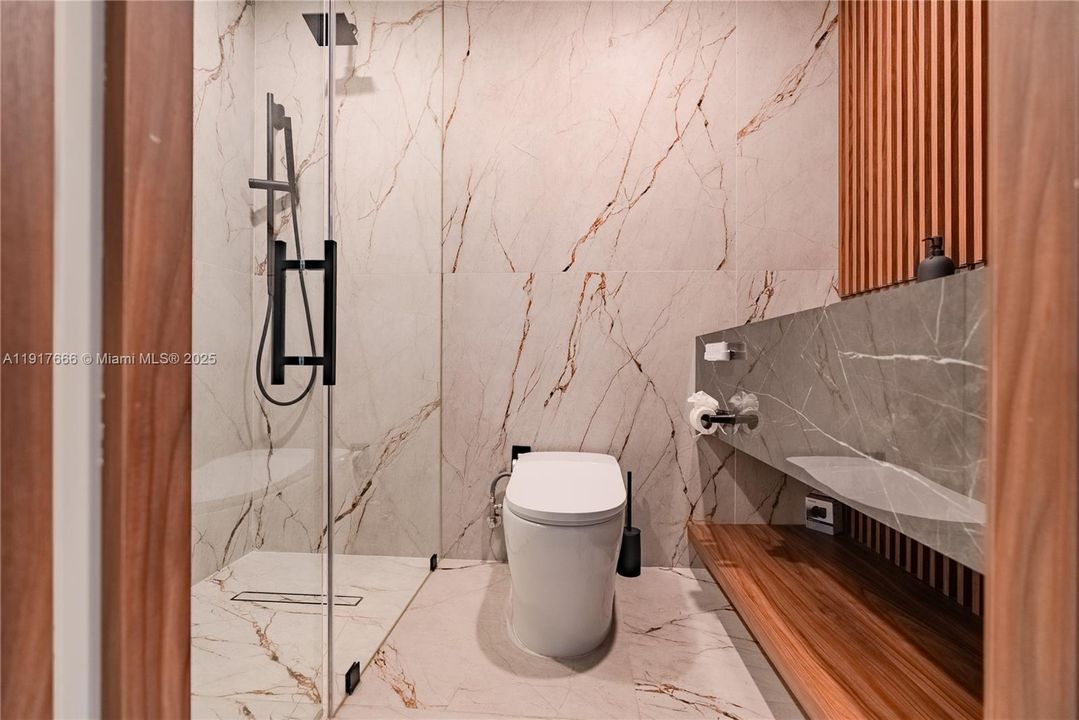 В аренду: $10,500 (2 спален, 2 ванн, 1580 Квадратных фут)