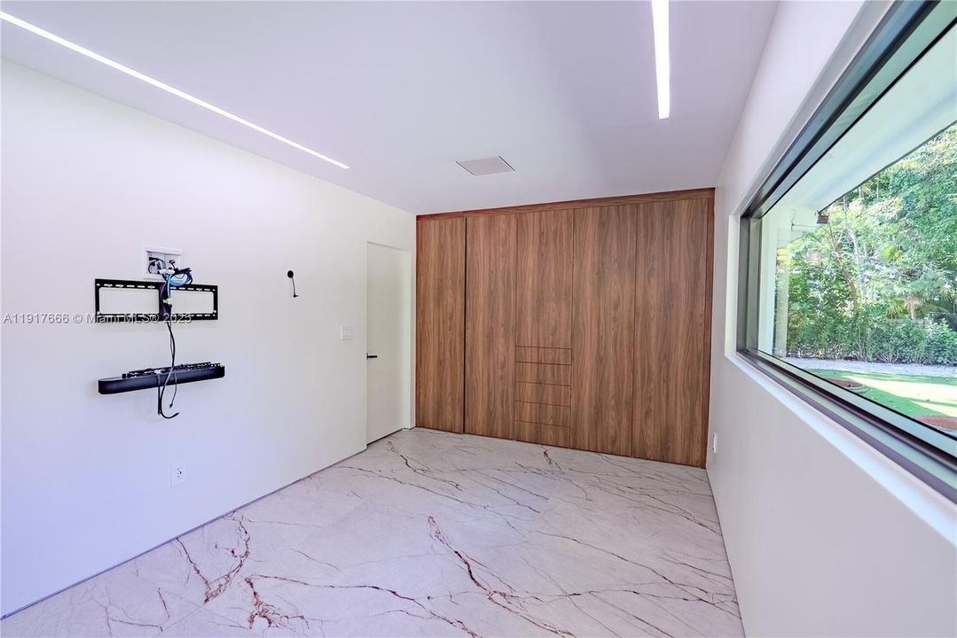 В аренду: $10,500 (2 спален, 2 ванн, 1580 Квадратных фут)