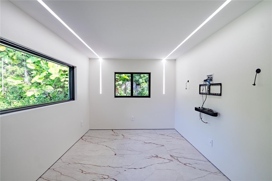 В аренду: $10,500 (2 спален, 2 ванн, 1580 Квадратных фут)