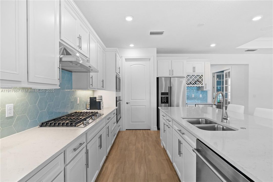 For Sale: $1,800,000 (3 beds, 4 baths, 2568 Square Feet)