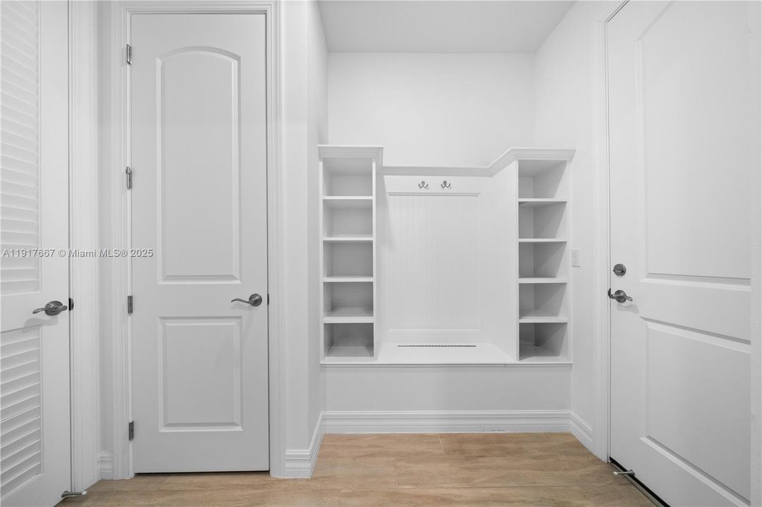 For Sale: $1,800,000 (3 beds, 4 baths, 2568 Square Feet)