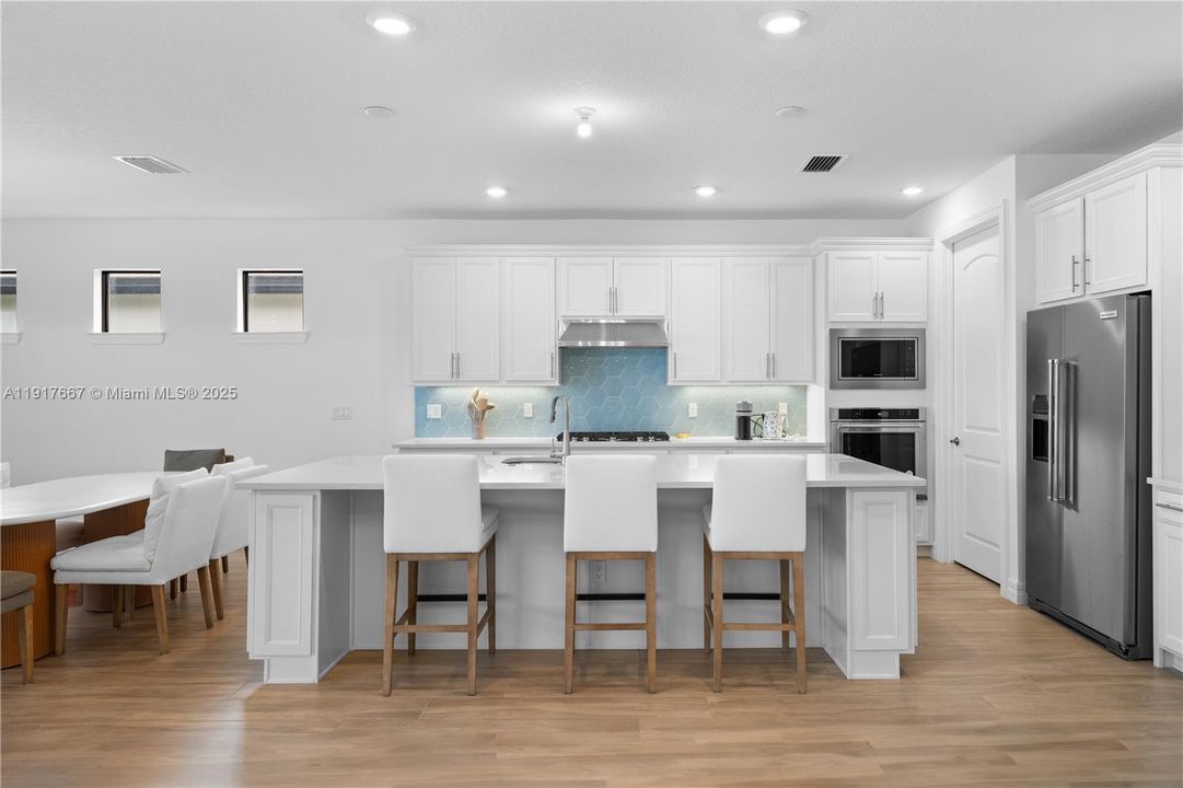 For Sale: $1,800,000 (3 beds, 4 baths, 2568 Square Feet)