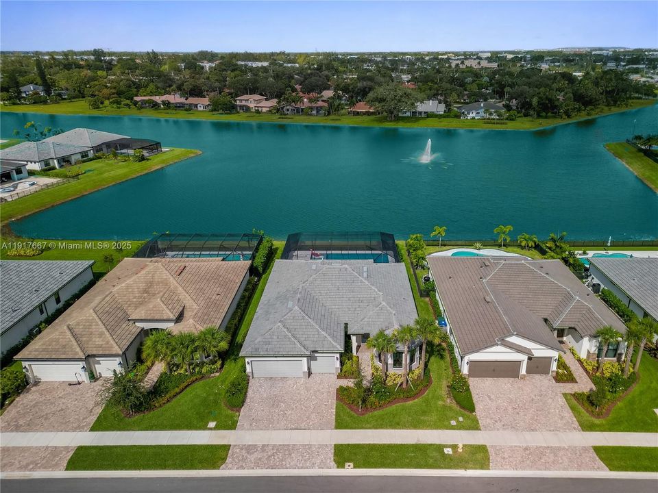 For Sale: $1,800,000 (3 beds, 4 baths, 2568 Square Feet)