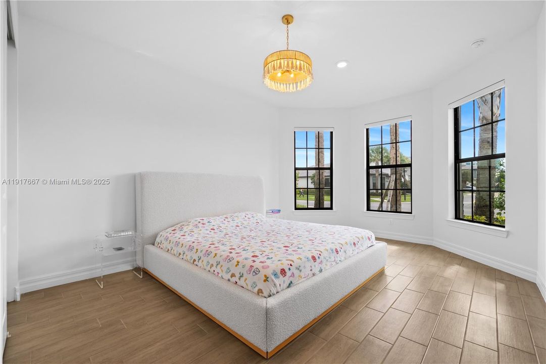 For Sale: $1,800,000 (3 beds, 4 baths, 2568 Square Feet)