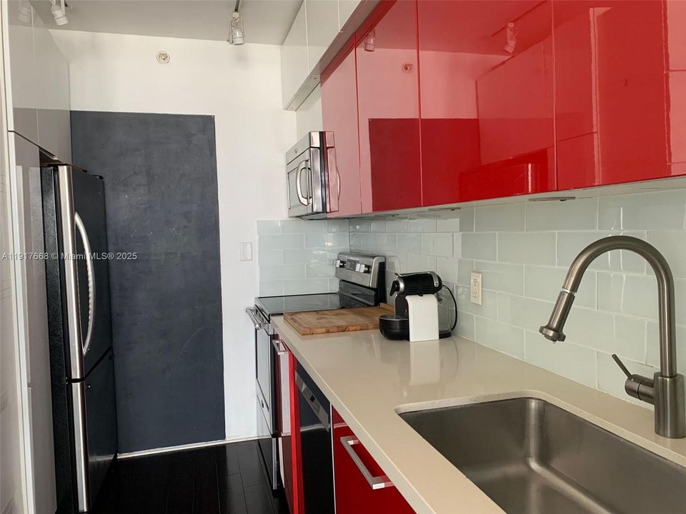 Activo con contrato: $2,800 (1 camas, 1 baños, 750 Pies cuadrados)