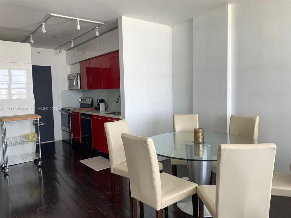 Activo con contrato: $2,800 (1 camas, 1 baños, 750 Pies cuadrados)