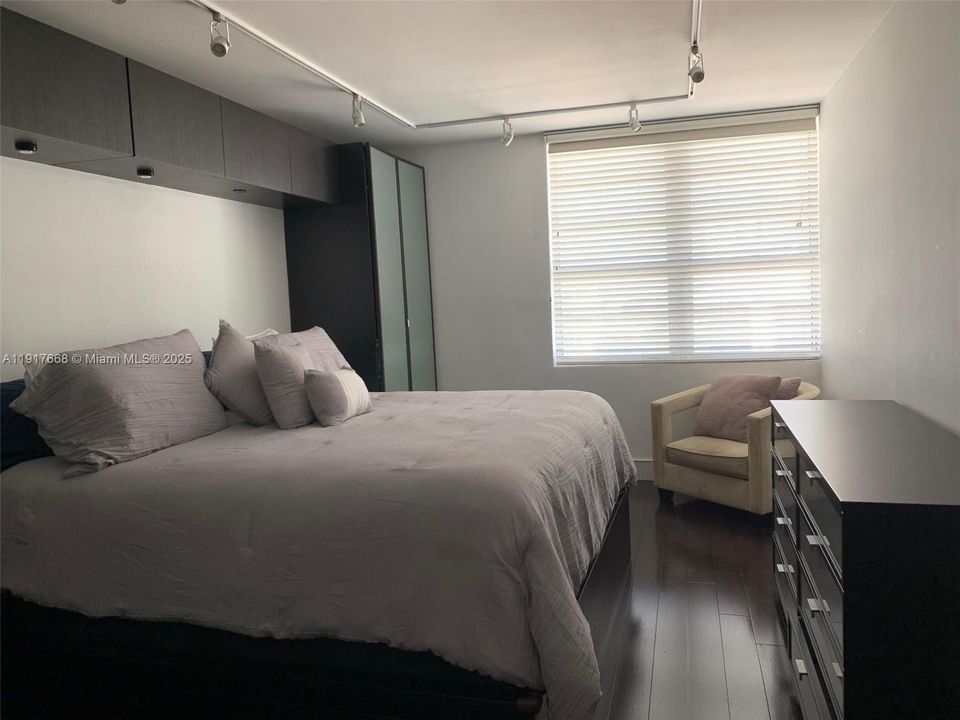 Activo con contrato: $2,800 (1 camas, 1 baños, 750 Pies cuadrados)