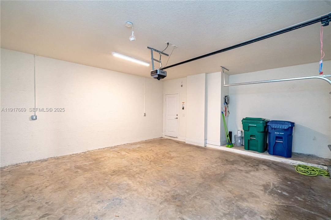 En Venta: $1,200,000 (3 camas, 3 baños, 2366 Pies cuadrados)