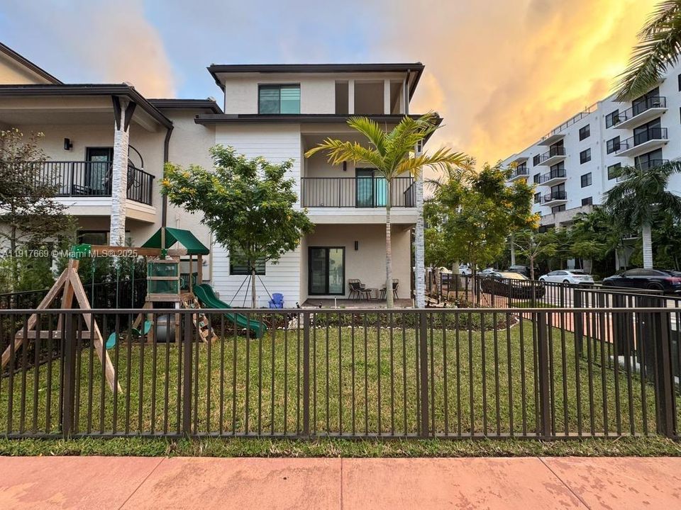 For Sale: $1,200,000 (3 beds, 3 baths, 2366 Square Feet)