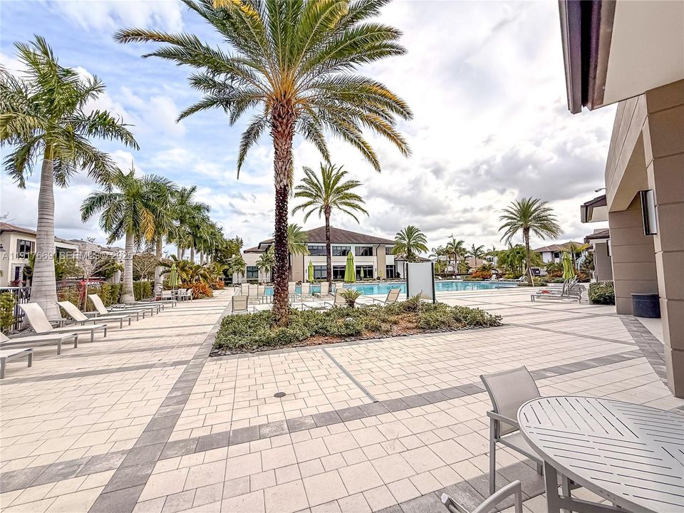 En Venta: $1,200,000 (3 camas, 3 baños, 2366 Pies cuadrados)