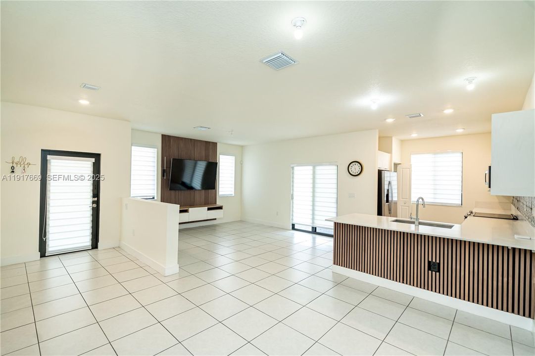 En Venta: $1,200,000 (3 camas, 3 baños, 2366 Pies cuadrados)