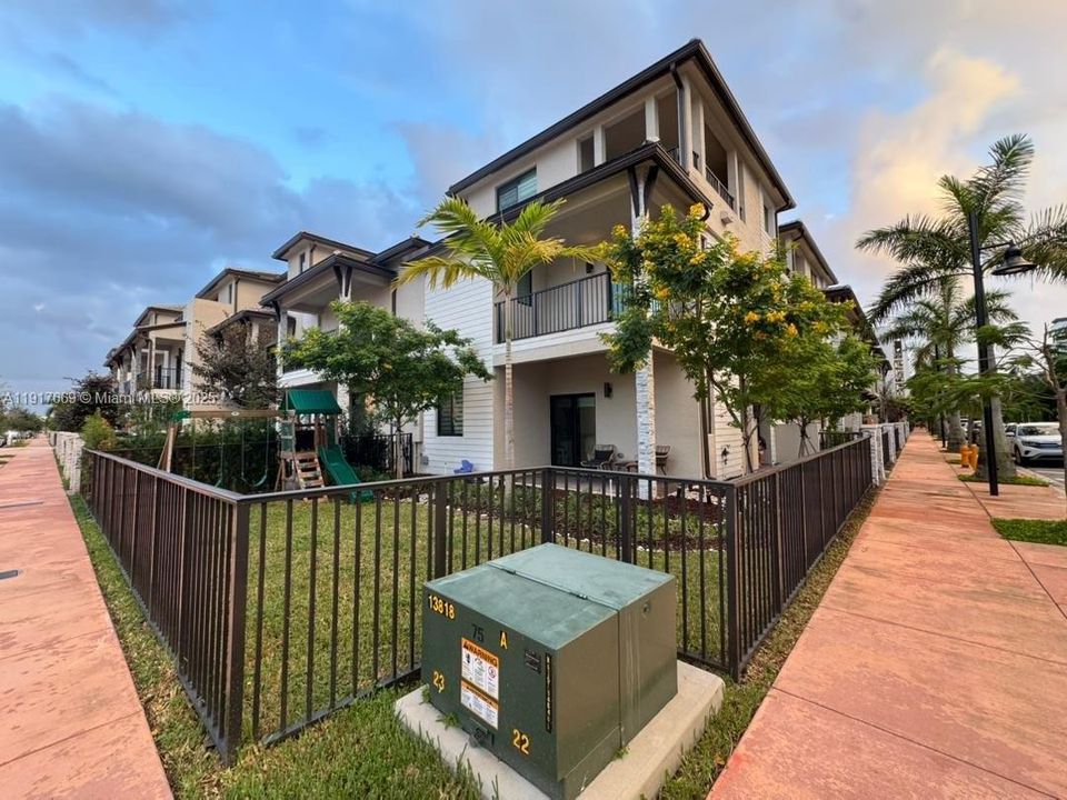 For Sale: $1,200,000 (3 beds, 3 baths, 2366 Square Feet)