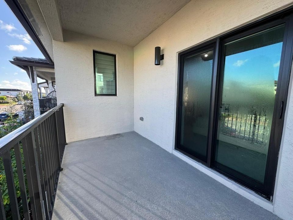 For Sale: $1,200,000 (3 beds, 3 baths, 2366 Square Feet)