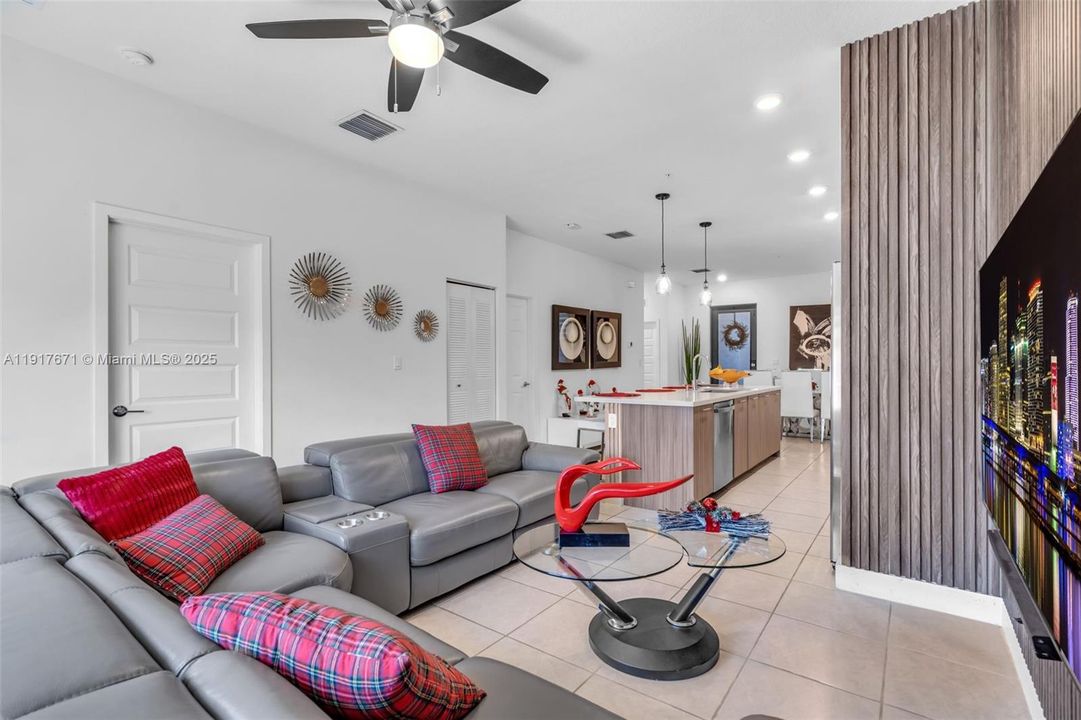 En Venta: $485,000 (3 camas, 2 baños, 1135 Pies cuadrados)