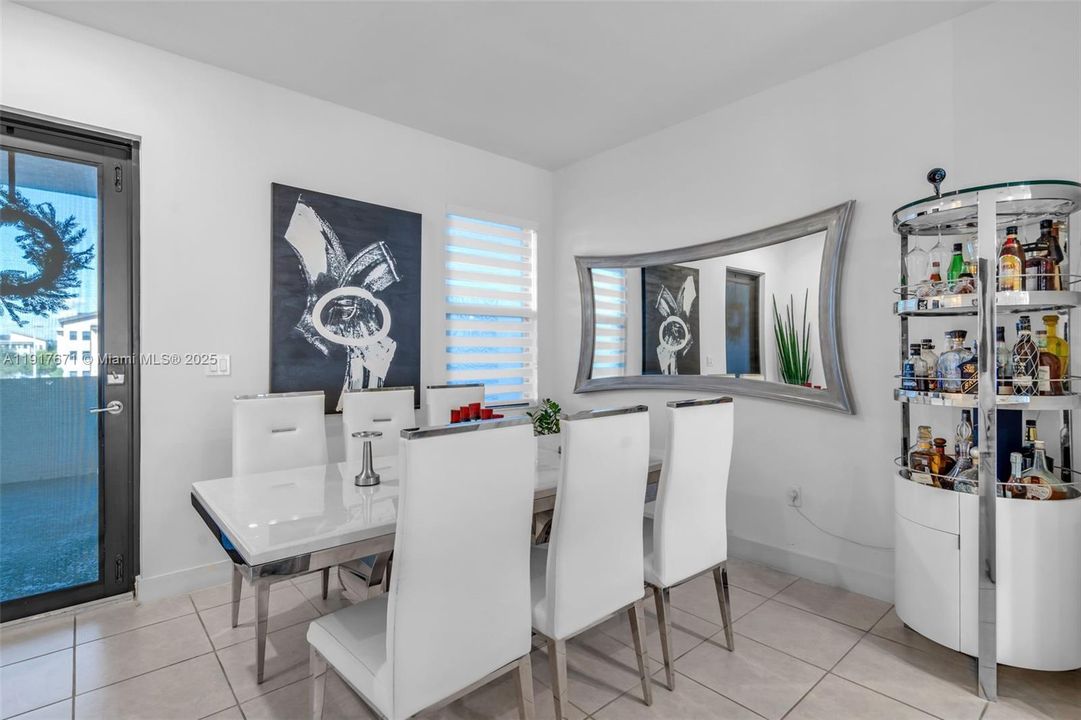 En Venta: $485,000 (3 camas, 2 baños, 1135 Pies cuadrados)