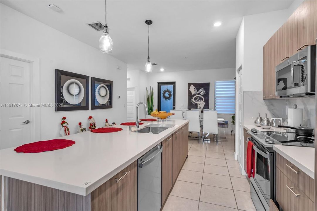 En Venta: $485,000 (3 camas, 2 baños, 1135 Pies cuadrados)