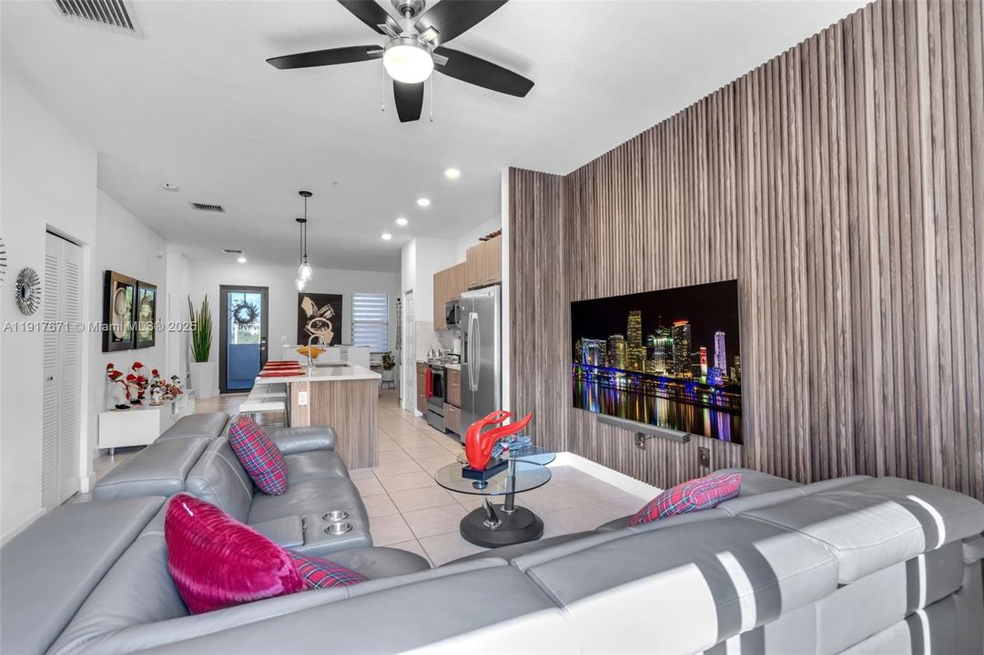 En Venta: $485,000 (3 camas, 2 baños, 1135 Pies cuadrados)